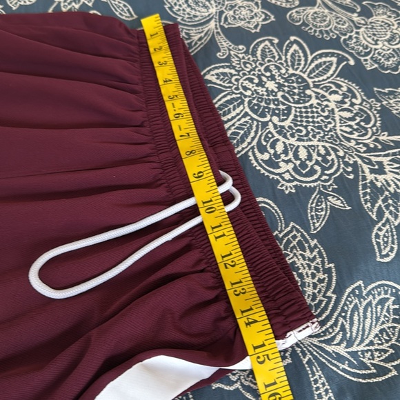 Men's NIKE maroon Athletic Shorts- L - Picture 2 of 5